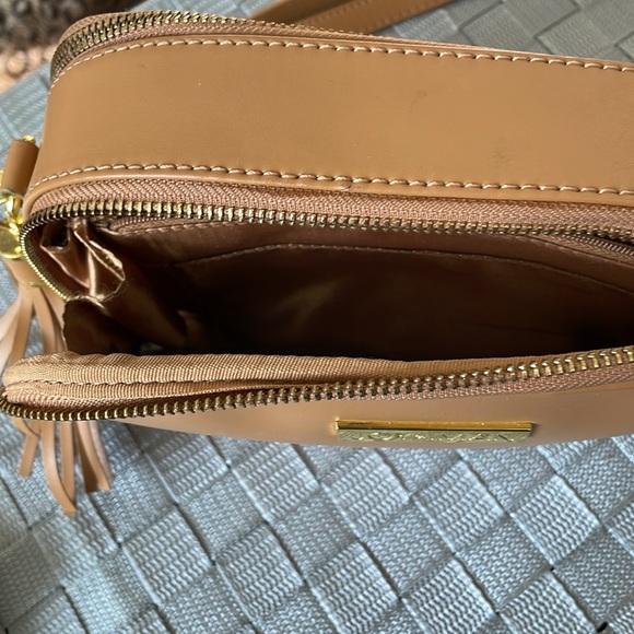 Joy & Iman Leather Crossbody Bag in Tan ! - Picture 5 of 8